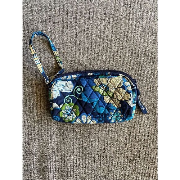 Vera Bradley blue floral quilted wristlet/ wallet 7 x 5 zip closure - Picture 1 of 3